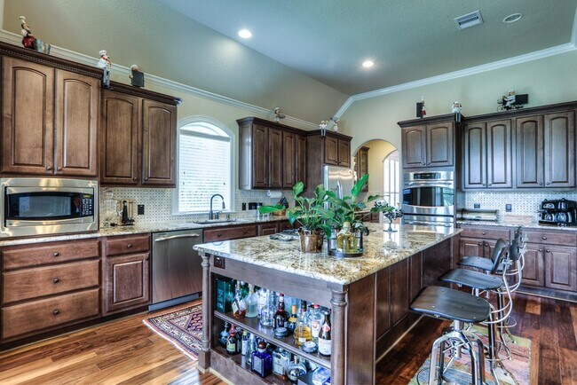 Building Photo - 154 W Hullwood Ct
