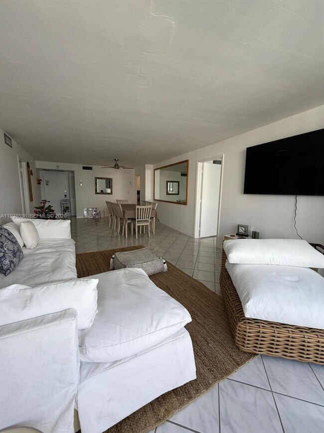 Building Photo - 6039 Collins Ave