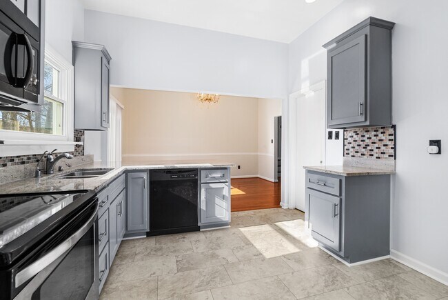 Building Photo - 38 Sacramento Dr