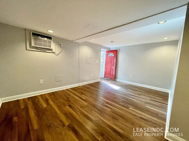 Building Photo - 2404 10th St NE