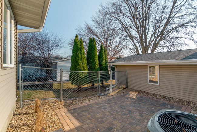 Fenced Patio - 318 Highland Dr