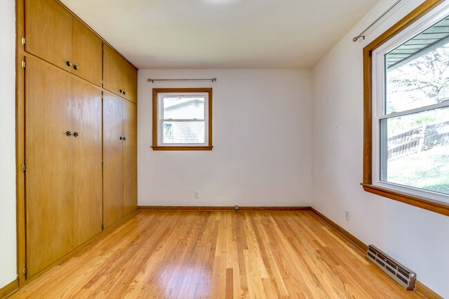 Building Photo - 638 S Segoe Rd