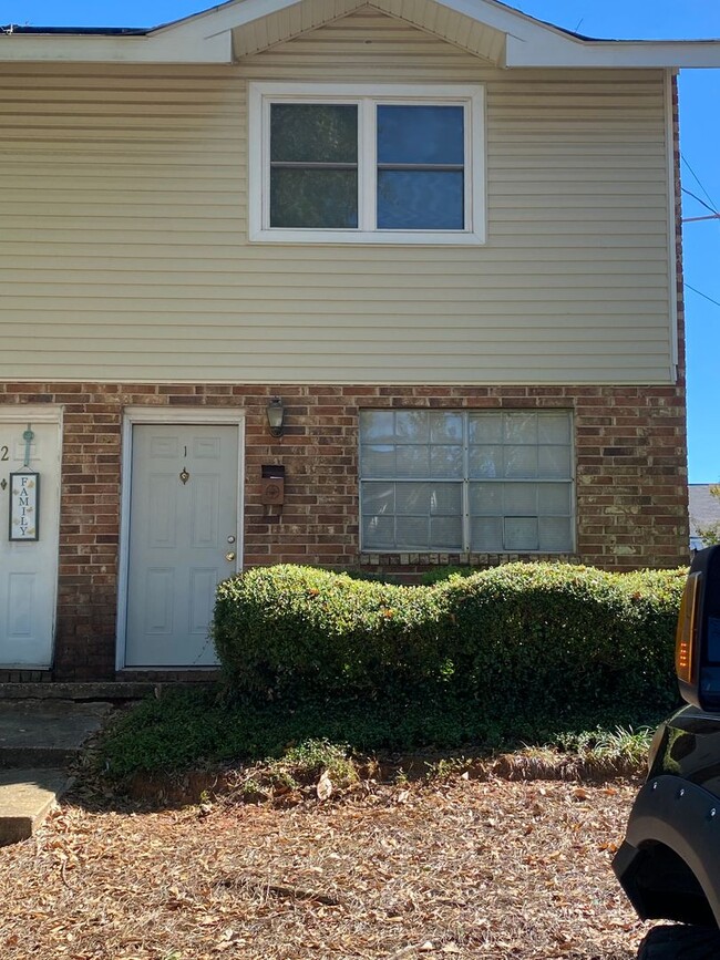 Primary Photo - 2Bedroom 1.5Bath - $900 - REDUCED RENT!!