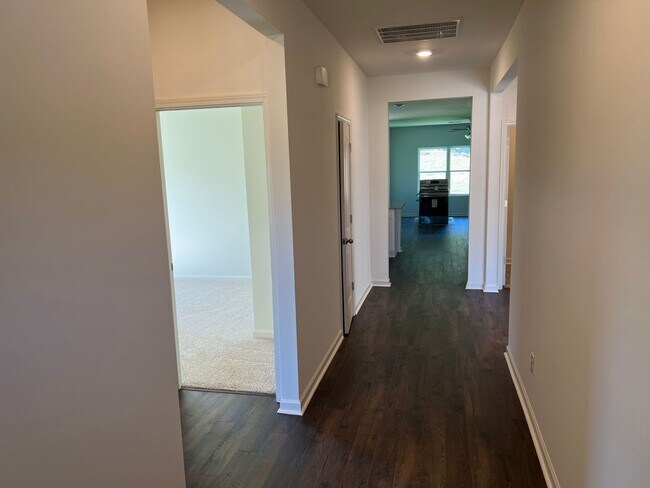 Building Photo - Newer 4BR / 2BA One-Level Home – Granite, Stainless Appliances, Large Backyard, Cul-de-Sac