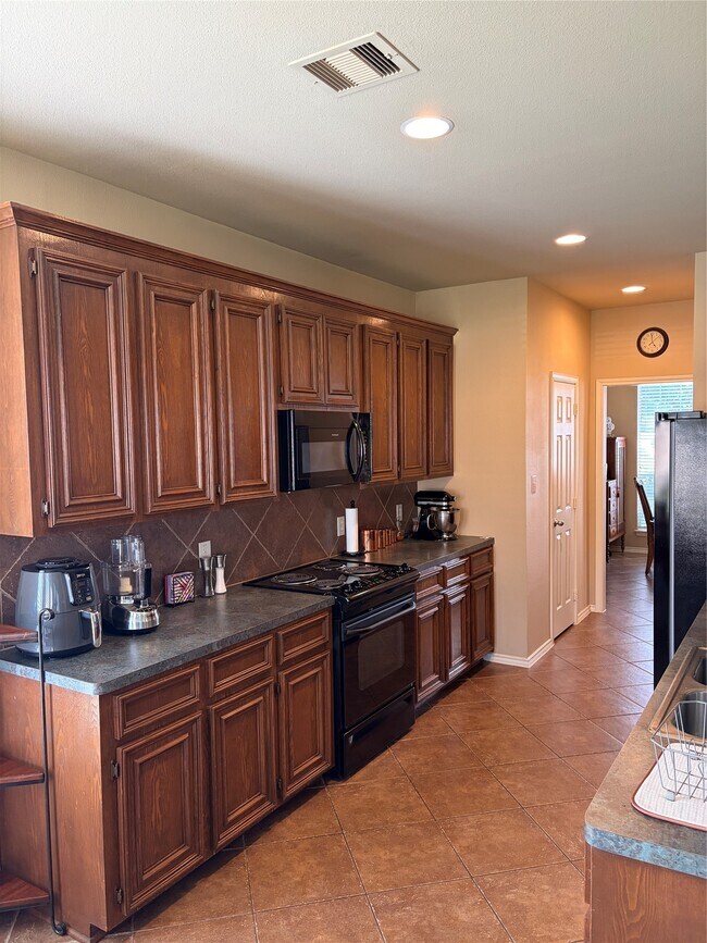 Building Photo - 2515 Silverton Bend