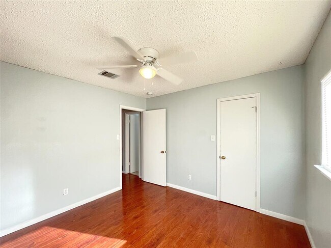 Building Photo - 2516 Stapleford Dr