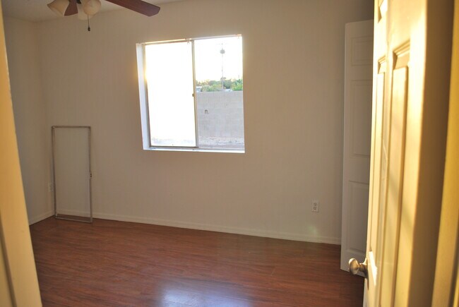 Building Photo - 2057 W Village Dr