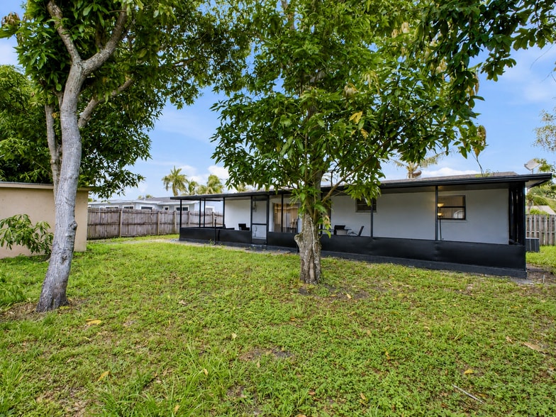 Building Photo - 4862 Andros Dr