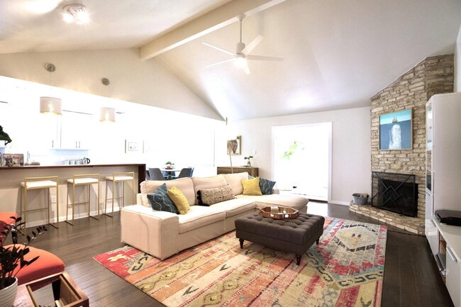 Building Photo - 2815 Inridge Dr