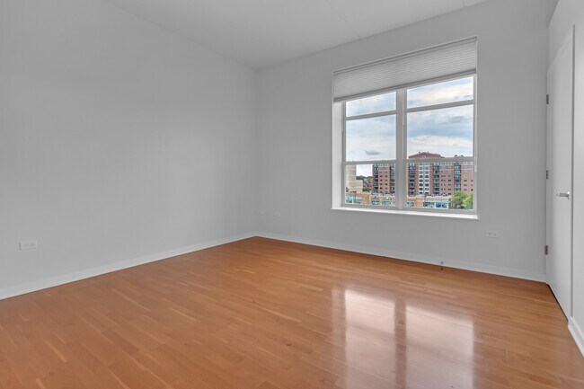 Building Photo - 647 Metropolitan Way