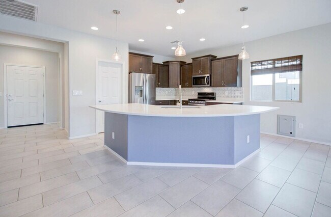 Building Photo - 6570 W Sonoma Way