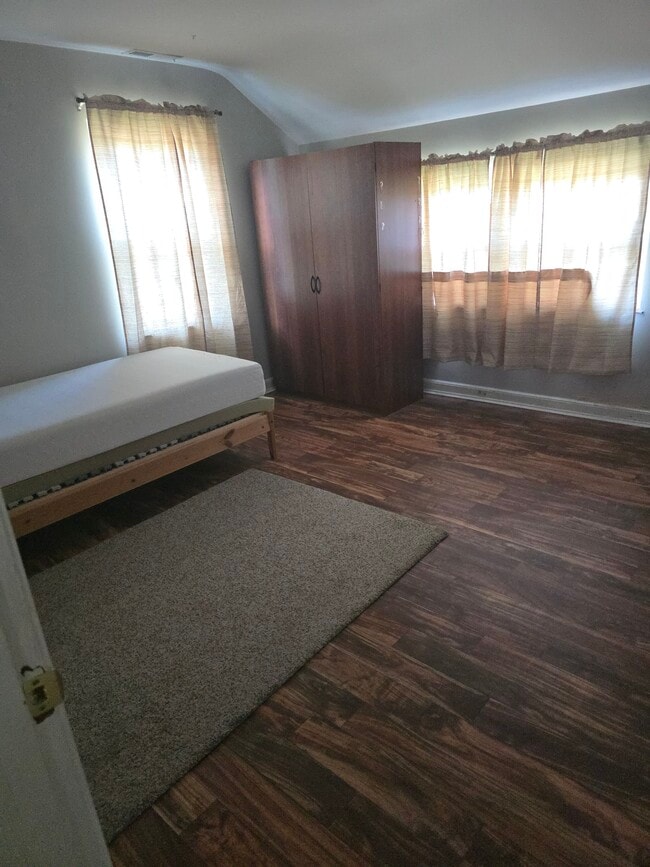 Building Photo - 2105 Donald Ave