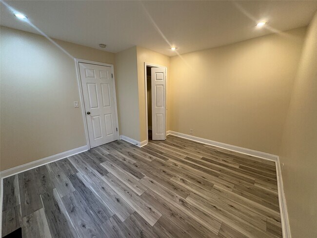 Building Photo - 24 Baxter St