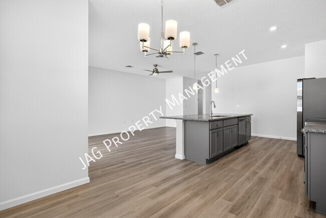 Building Photo - 813 Clifton Rd SE