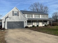 Building Photo - 6 Bedroom home with Fenced Yard - Available 07/01/2026