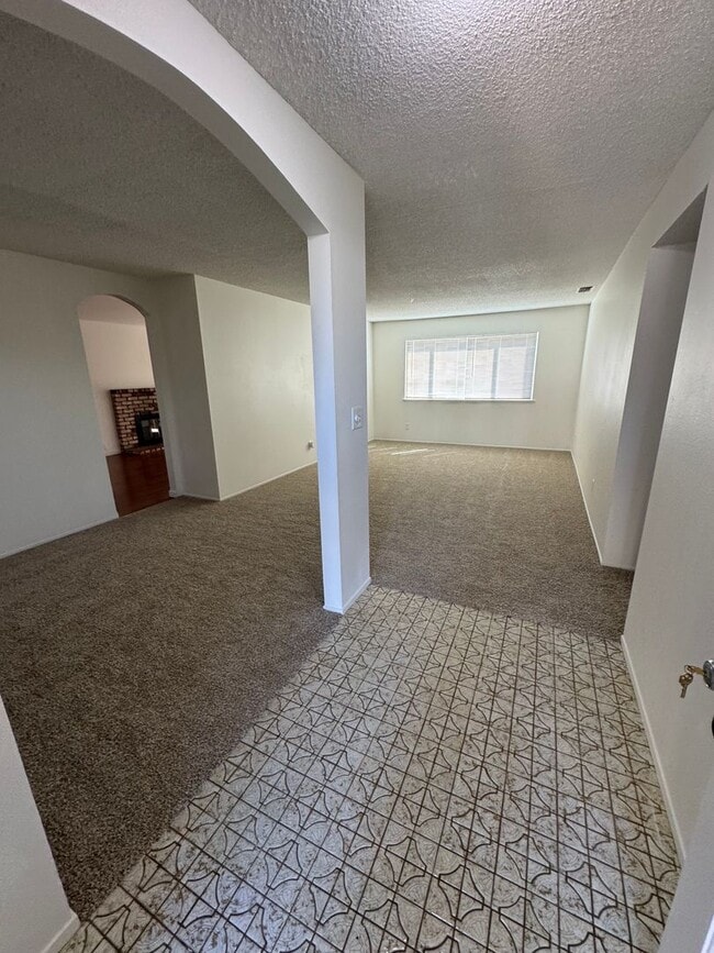 Building Photo - NICE SINGLE STORY HOME IN THE ROSEMONT AREA!