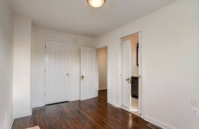 Building Photo - Bright 3-Bed, 2.5-Bath Gem Next to Patters...