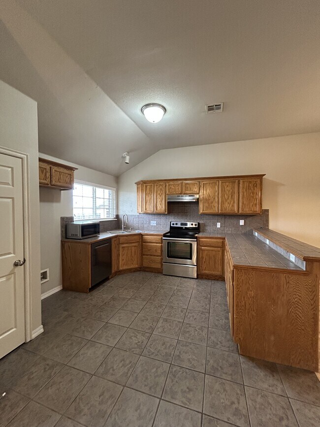 Building Photo - 2237 Scissortail Landing Dr