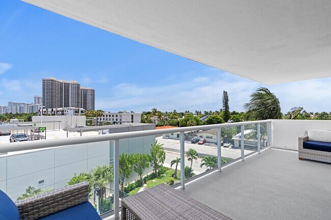 Building Photo - 2841 N Ocean Blvd