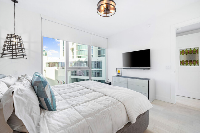 Building Photo - 1155 N Gulfstream Ave