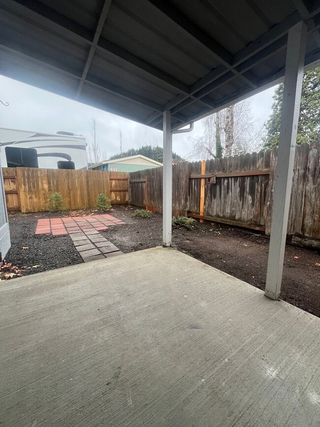 Building Photo - 2-bedroom 1-bathroom duplex in Thurston