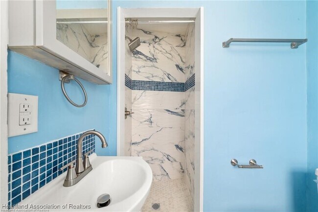 Building Photo - 1110 Hotiyee Ave