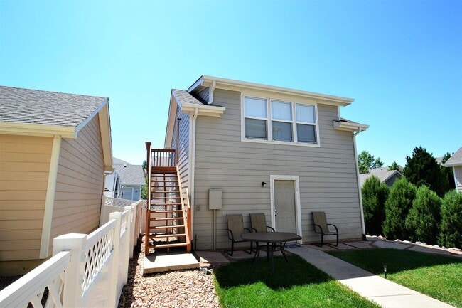 Building Photo - $1100 - Studio/1BA Close to Downtown Color...