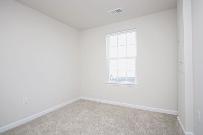 Building Photo - Move-In Ready Riverwood Townhome — Minutes to NGIC, UVA North Fork & CHO Airport