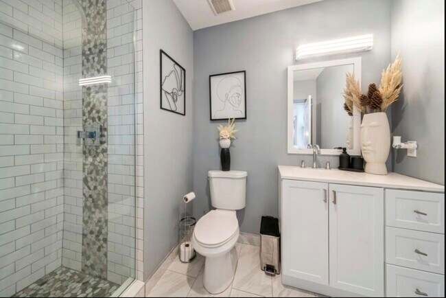 Building Photo - 126 Delaware Ave