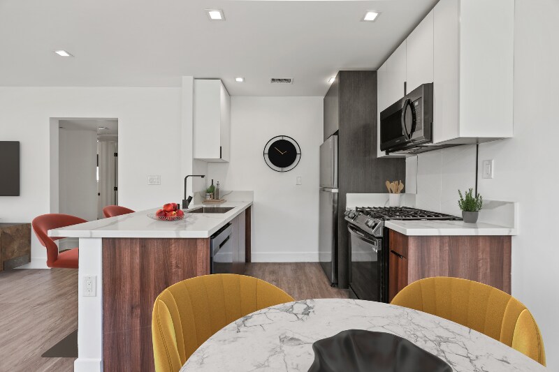 Building Photo - 701 N Hill Pl