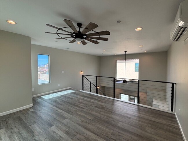 Building Photo - 1 Bedroom - 1.5 Bath Condo on the Riverwalk