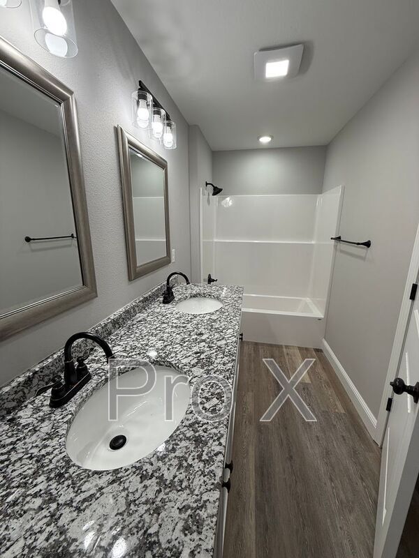 Building Photo - 121 W Lewis St