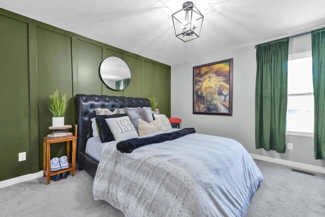 Building Photo - 1945 Woodcrest Rd