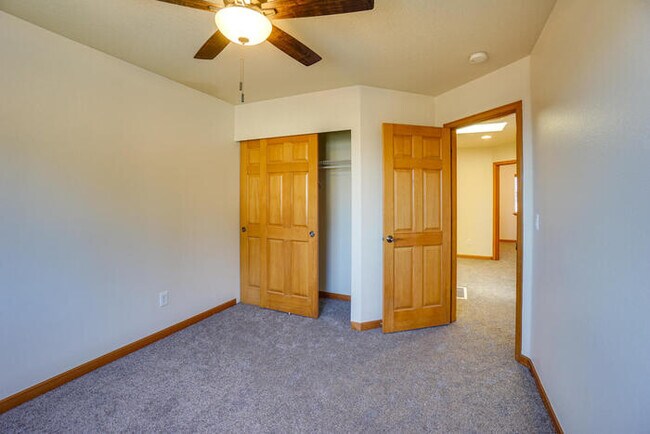 Building Photo - BEAUTIFUL FOUR BEDROOM IN CAMAS