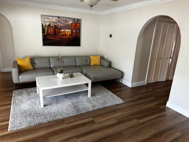 Building Photo - 6860 Calle Del Paz S