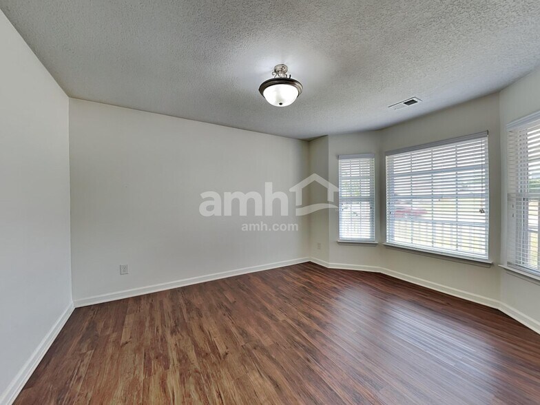 Building Photo - 211 Juniper Leaf Way