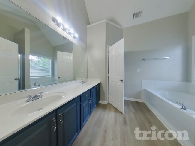 Building Photo - 308 Trail Spring Ct