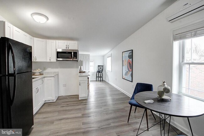 Building Photo - 102 Frederick Ave