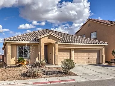 Primary Photo - 3828 N Goldfield St