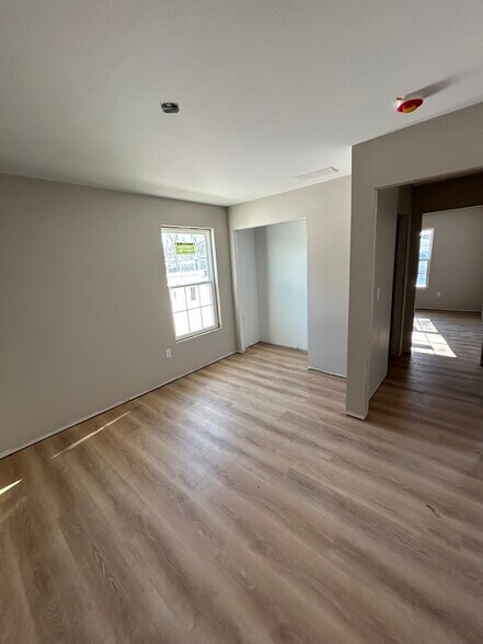 Building Photo - 302 Jennifer