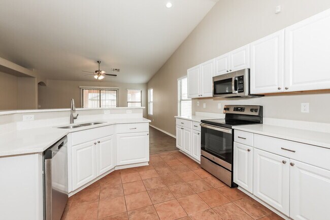 Building Photo - 39812 N Vincenza St