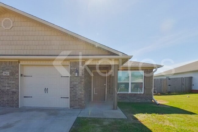 Building Photo - 3902 Thomas St