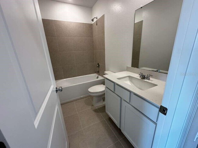 Building Photo - 2742 Skyline Lp