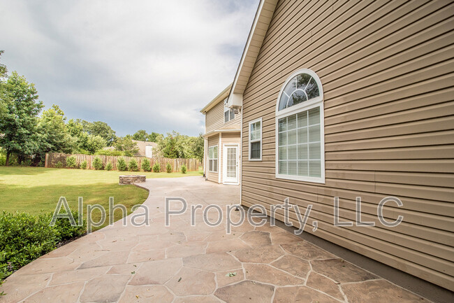 Building Photo - 515 Adeline Ct