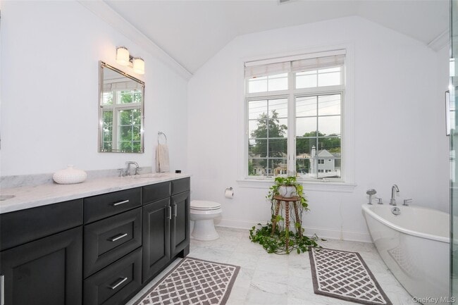 Building Photo - 23 Cedar Pl