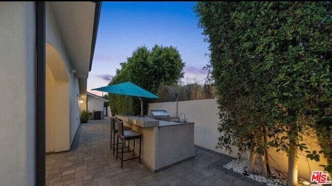 Building Photo - 6243 Berquist Ave