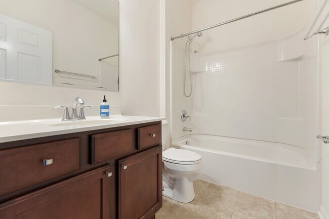 Building Photo - 2528 Dunraven Ave