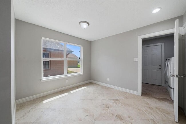 Building Photo - 13834 Fleur De Lis Blvd