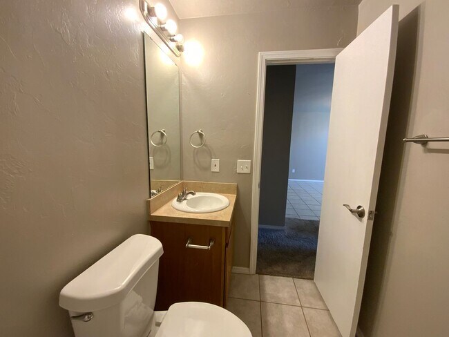Building Photo - 3 bedroom 2 bath - SW OKC
