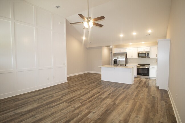 Building Photo - 106 Woodsedge Dr